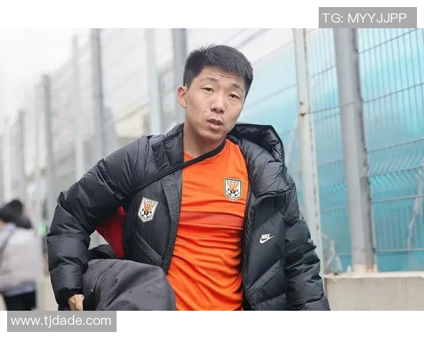 足球球星代言羽绒服大热明星款上市引领冬季时尚潮流