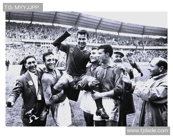 传奇球星全集：回顾足球史上最伟大球员的辉煌瞬间与传奇生涯