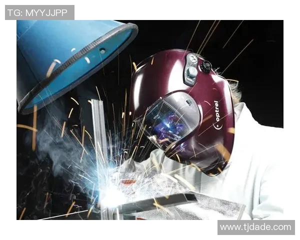 面罩足球英雄搞怪造型大比拼 谁才是最具个性的面具球星